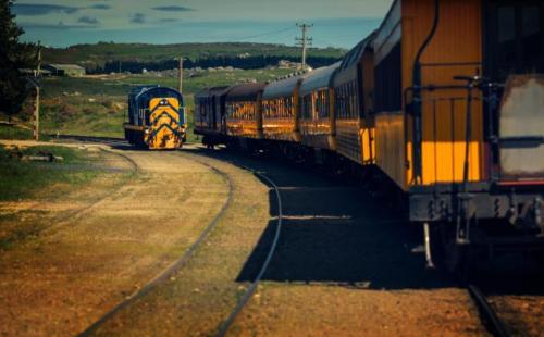 My country's "seatless" train doesn't stop in middle of 727-kilometer track, and scenery is beautiful along way.