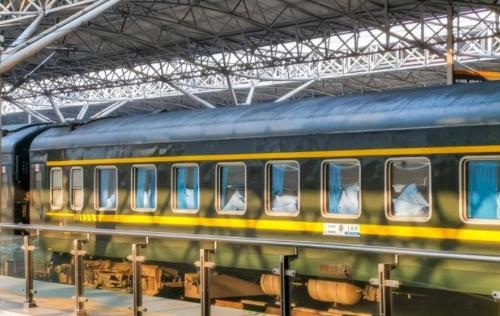 My country's "seatless" train doesn't stop in middle of 727-kilometer track, and scenery is beautiful along way.