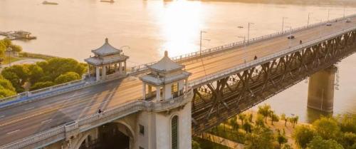 The first bridge over Wanli Yangtze River with cars at top and trains at bottom, China's first dual-use road-rail bridge.