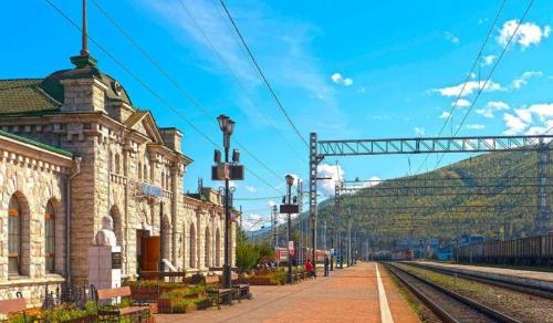 The longest railway line in world: whole journey takes 150 hours, passengers can go without shower for 7 days, and scenery is beautiful.