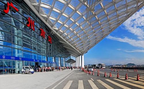 My country's "busy railway station" with an average of 600 trains per day and an annual passenger traffic of 100 million is located in Guangzhou.
