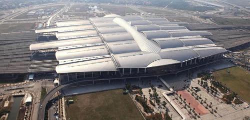 My country's "busy railway station" with an average of 600 trains per day and an annual passenger traffic of 100 million is located in Guangzhou.
