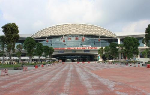 My country's "busy railway station" with an average of 600 trains per day and an annual passenger traffic of 100 million is located in Guangzhou.
