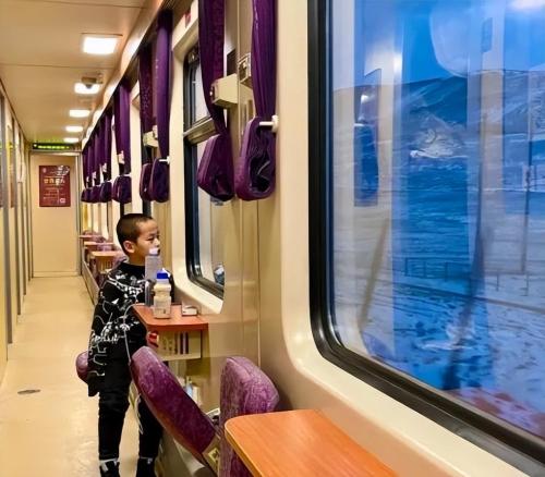 There is a slow train in Guangzhou. 4980 kilometers lasted 53 hours and ended in Lhasa. The scenery along way is beautiful.