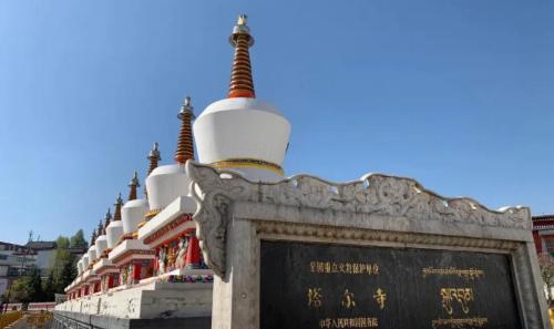 There is a slow train in Guangzhou. 4980 kilometers lasted 53 hours and ended in Lhasa. The scenery along way is beautiful.