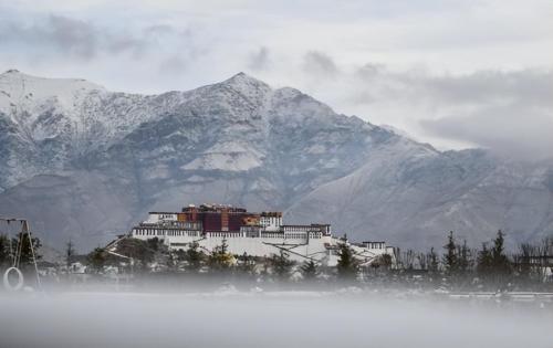 There is a slow train in Guangzhou. 4980 kilometers lasted 53 hours and ended in Lhasa. The scenery along way is beautiful.