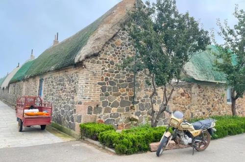 An inconspicuous fishing village in Shandong province with more than 500 families in total has become a long-awaited retirement home.