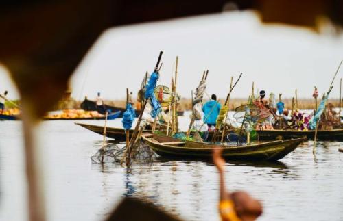 The world's largest village on water: boats are only means of transportation, but biggest problem is to go to toilet
