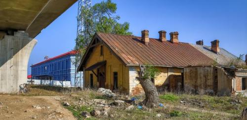 The only monosyllabic station in country with "surname" of the contractor suddenly became a place of registration of tourists