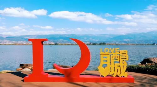 Sichuan pensioners come to Xichang: climate is similar to Kunming, there are large lakes in suburbs, environment is very good