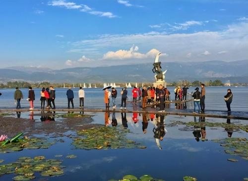 Sichuan pensioners come to Xichang: climate is similar to Kunming, there are large lakes in suburbs, environment is very good