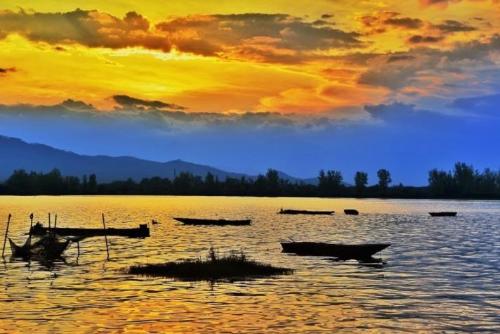 Sichuan pensioners come to Xichang: climate is similar to Kunming, there are large lakes in suburbs, environment is very good