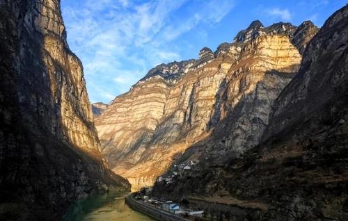 Each of five most beautiful scenic spots in China is like a magical land where foreigners are not allowed to enter or view.