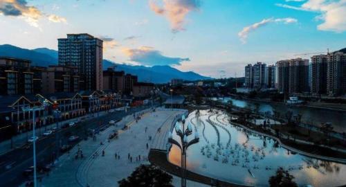 China has a "Phoenix City", it is warm in winter and cool in summer, it is possible to maintain health in any season, it is very comfortable to live in and support elderly.
