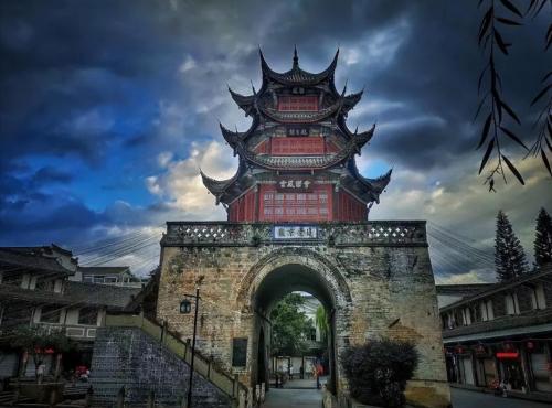 China has a "Phoenix City", it is warm in winter and cool in summer, it is possible to maintain health in any season, it is very comfortable to live in and support elderly.
