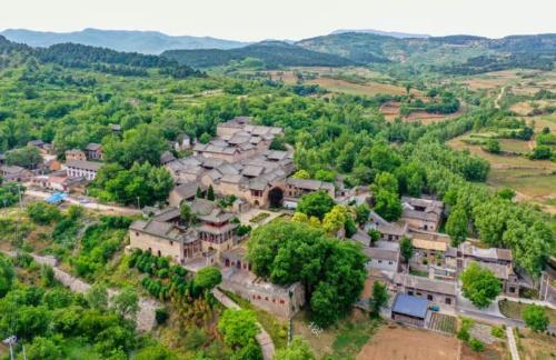 Thirteen generations do not separate families, one family is one village, explore legend of "Single Gate Willow Tree" in depths of Taihang Mountains.