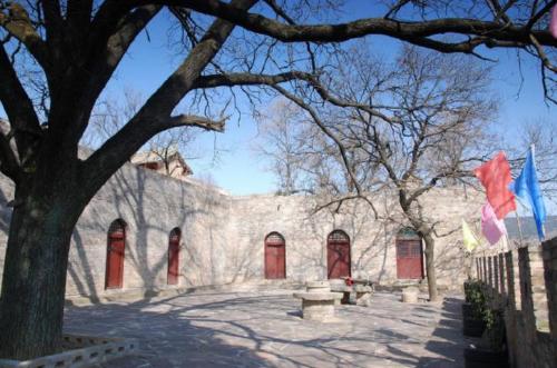 Thirteen generations do not separate families, one family is one village, explore legend of "Single Gate Willow Tree" in depths of Taihang Mountains.
