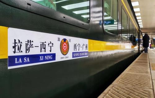 The train, which stretches for 5,000 kilometers, has beautiful scenery along way and is known as a tourist train.