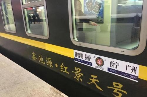 The train, which stretches for 5,000 kilometers, has beautiful scenery along way and is known as a tourist train.