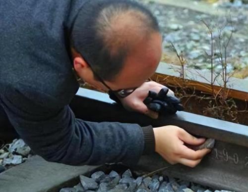 The only steel rail of Qing Dynasty used in our country is still not rusty, and each rail is a priceless treasure.