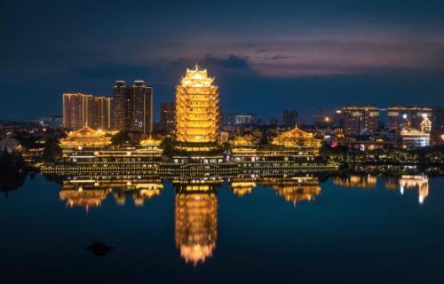 It is very convenient to go to Sichuan for retirement after retirement. I choose these two cities to settle in. The scenery is good and price is low.
