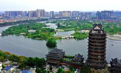 It is very convenient to go to Sichuan for retirement after retirement. I choose these two cities to settle in. The scenery is good and price is low.
