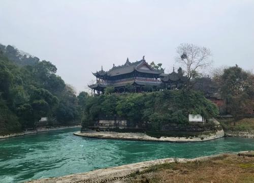Three cities in Sichuan were "successful" in name change, few knew before name change, one was Dujiangyan.