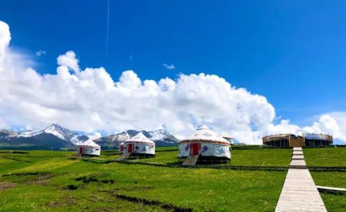 These 3 must-visit places in China in a lifetime have beautiful scenery and make people yearn endlessly
