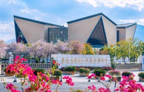 After I retired, I went to this small city in Sichuan to escape cold and spend winter. It's called "Little Sanya" and environment is beautiful.