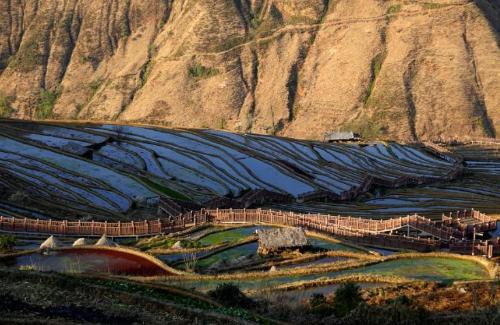 After I retired, I went to this small city in Sichuan to escape cold and spend winter. It's called "Little Sanya" and environment is beautiful.