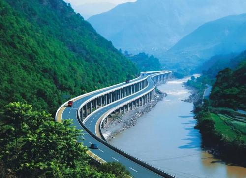 After I retired, I went to this small city in Sichuan to escape cold and spend winter. It's called "Little Sanya" and environment is beautiful.