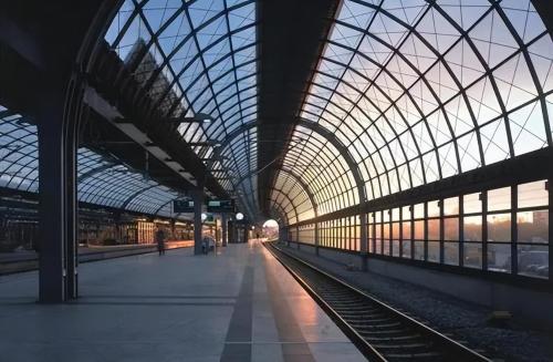 There is a railway station in north of our country. The name is very interesting. Many people say: I can't read it.