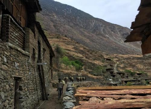 The ancient village at junction of Sichuan and Yunnan has been isolated from world for 300 years. The roofs of entire village are connected, and each household is connected.
