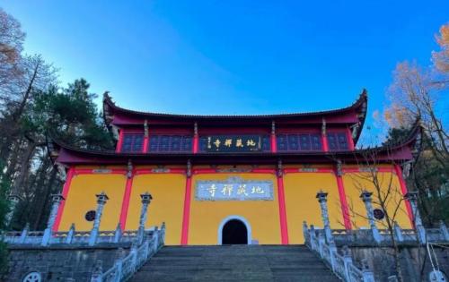 Among China's four famous Buddhist mountains, it is only geological park in world known as "the first mountain in southeast."