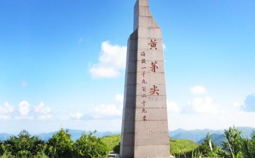 It's a pity to miss one of top 10 mountains in Zhejiang The scenery on top of mountain is beautiful