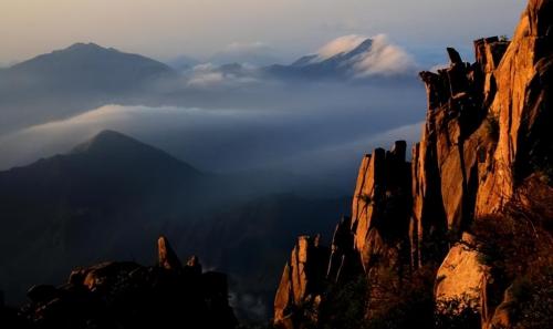 It's a pity to miss one of top 10 mountains in Zhejiang The scenery on top of mountain is beautiful
