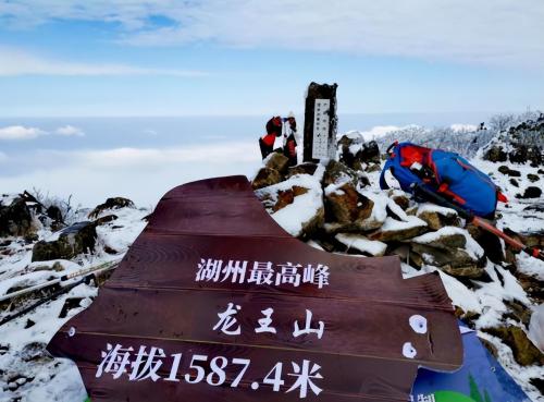 It's a pity to miss one of top 10 mountains in Zhejiang The scenery on top of mountain is beautiful
