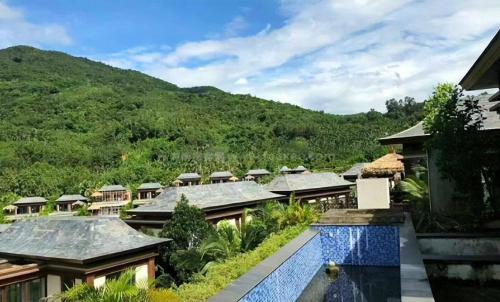 Hainan is most suitable small town for wintering after retirement. Beautiful scenery and low prices. It has become a new choice for retirement.