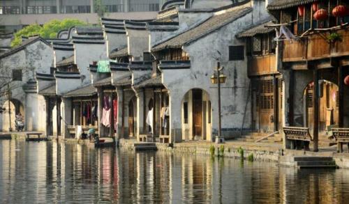 After retiring, I visited 8 very healing places in China and stayed for a few days, if I liked it, scenery is beautiful.