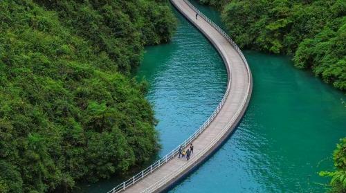 After retiring, I visited 8 very healing places in China and stayed for a few days, if I liked it, scenery is beautiful.