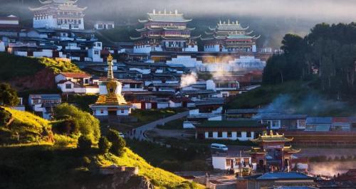 After retiring, I visited 8 very healing places in China and stayed for a few days, if I liked it, scenery is beautiful.