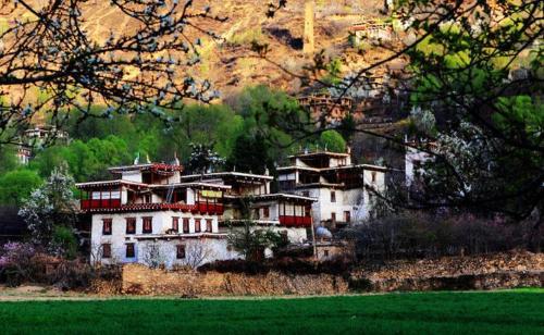 After retiring, I visited 8 very healing places in China and stayed for a few days, if I liked it, scenery is beautiful.