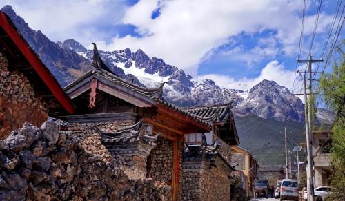 Yuhu Village, a hidden paradise at foot of Yulong Snow Mountain, is known as "the first village under Yulong Mountain."