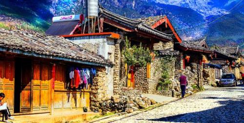 Yuhu Village, a hidden paradise at foot of Yulong Snow Mountain, is known as "the first village under Yulong Mountain."