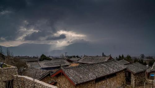 Yuhu Village, a hidden paradise at foot of Yulong Snow Mountain, is known as "the first village under Yulong Mountain."
