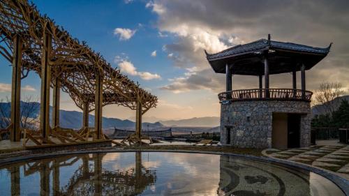 Yuhu Village, a hidden paradise at foot of Yulong Snow Mountain, is known as "the first village under Yulong Mountain."