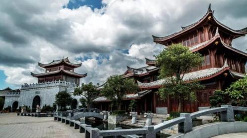 China's next Sanya, which is warmer in winter than Kunming and cooler in summer than Beihai, has become a new choice for living.