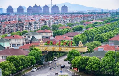Two wealthy villages in our country are known as "World's No. 1 Village". Who deserves this name?