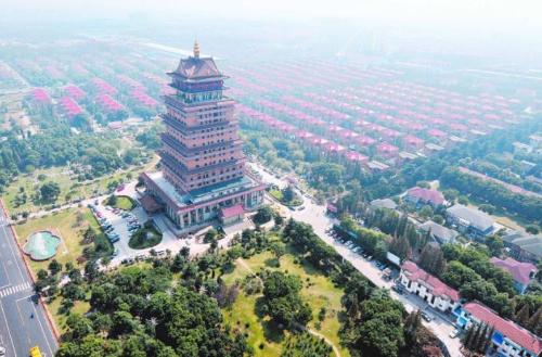 Two wealthy villages in our country are known as "World's No. 1 Village". Who deserves this name?
