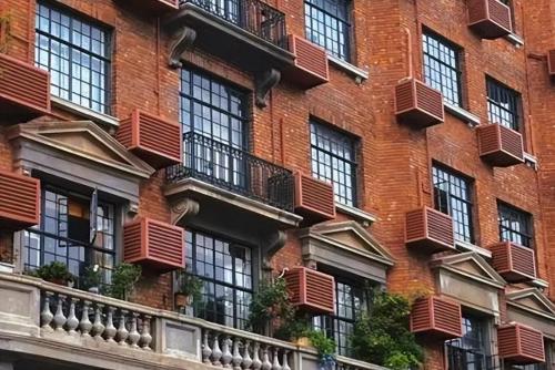 In Shanghai, there is an old-fashioned 100-year-old apartment called "Giant Recumbent Wheel" that costs more than 120,000 per square meter.